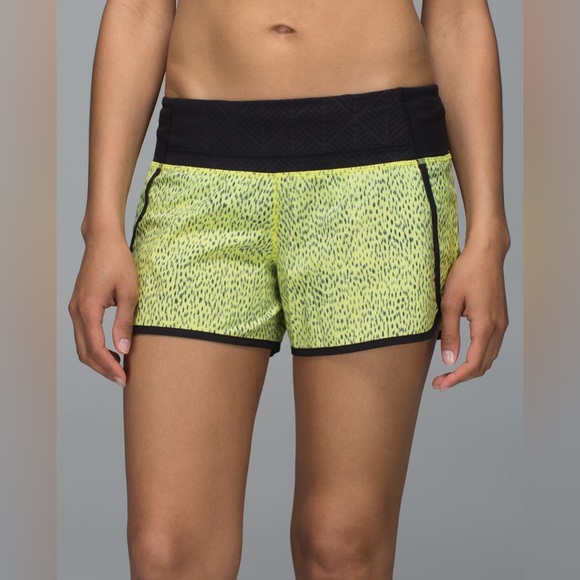Lululemon Run Times Short *4-way Stretch Dottie Dash Clarity size 6 - Picture 2 of 7